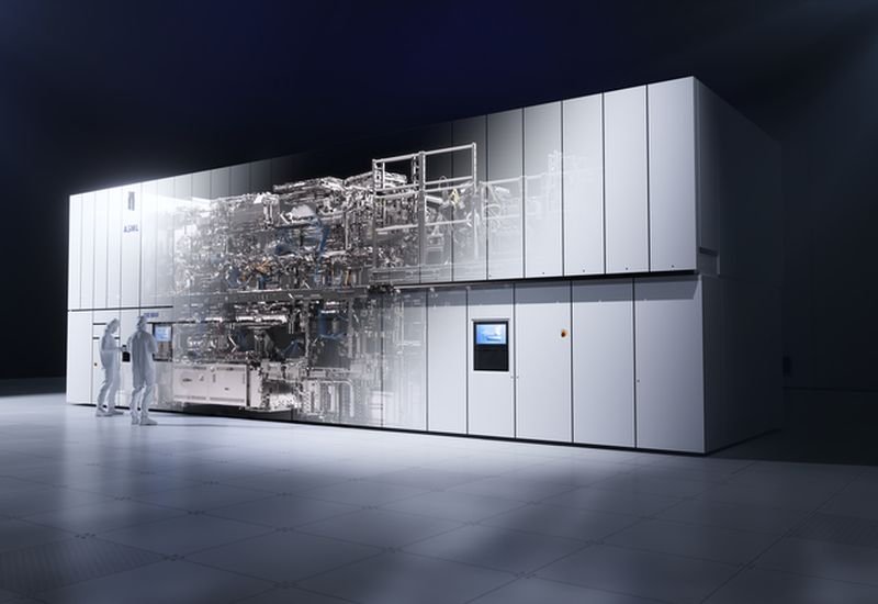 تخطط شركة ASML لاستخدام تقنية High‑NA EUV على نطاق واسع في العام المقبل لإنتاج رقاقات بحجم ترانزستورات يبلغ 1.4 نانومتر أو أقل.