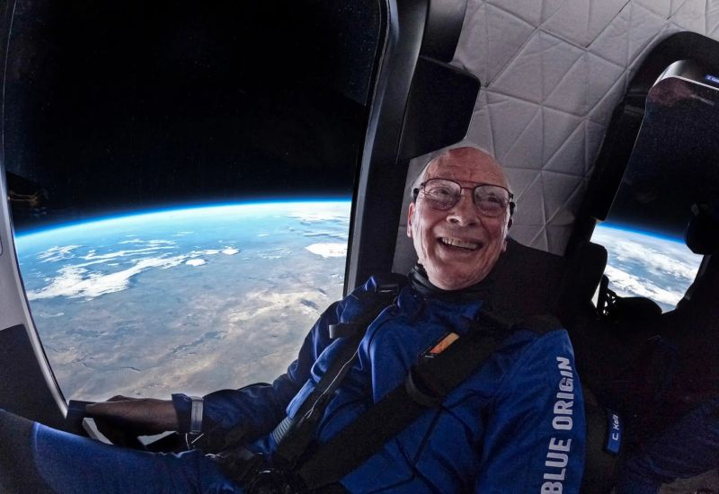 ستوقف شركة بلو أوريجن تطوير السياحة الفضائية لمدة سنتين على الأقل، لتركيز جهودها على مشروع القمر