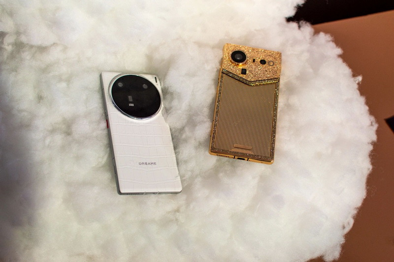 قدمت شركة Dreame خطًا جديدًا من ثلاث هواتف ذكية: يتميز الهاتف الفاخر RS1 بتصميم غير عادي ومعالج Snapdragon 8 Elite Gen 5
