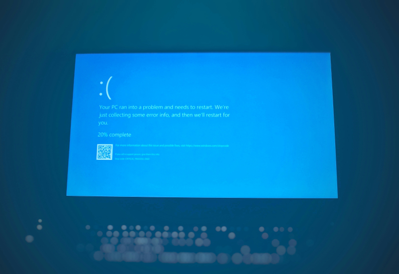 أحدث تحديث Dell SupportAssist إلى شاشات زرقاء واسعة النطاق وإعادة تشغيل لا نهائية للماك بوك.