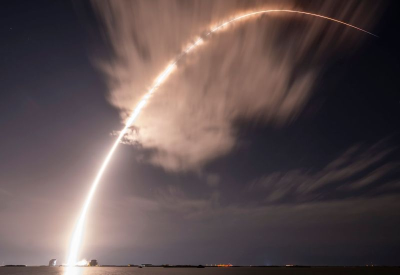 تشارك SpaceX في مناقصة مغلقة للـ Pentagon لتطوير ذكاء اصطناعي للتحكم الصوتي في سرب من الطائرات بدون طيار