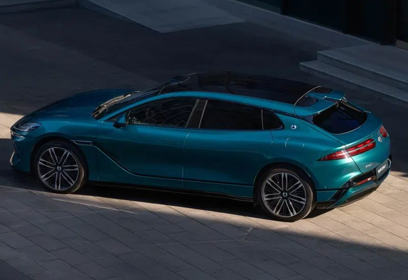 أطلقت شركة BYD سيارة كهربائية Denza Z9 GT، قادرة على قطع مسافة 1036 كيلومتر دون إعادة شحن.