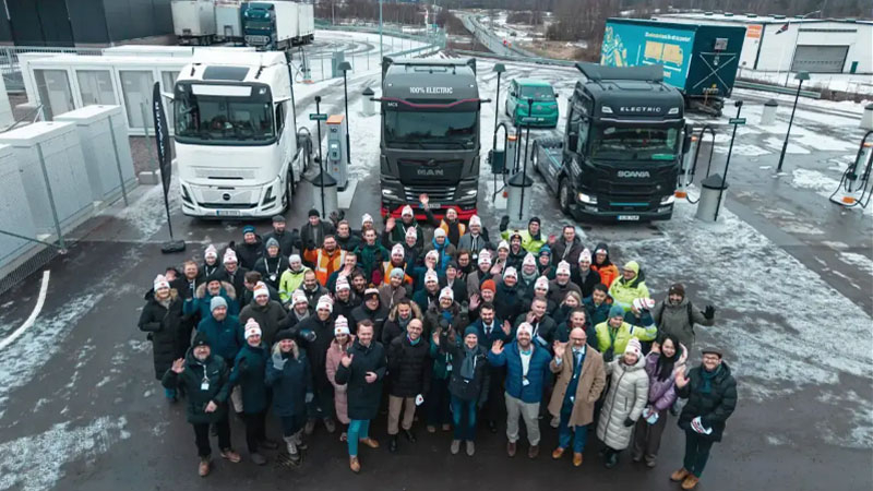 سقطت السويد على شحن بقوة 1.2 ميجاوات للسيارات الكهربائية، ولم يمنع البرد ذلك.