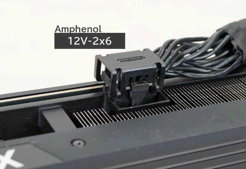 ديل أمنت مقبس الطاقة المثير للجدل ذو الستة عشر جهة للبطاقات الرسومية لمنع انصهارها