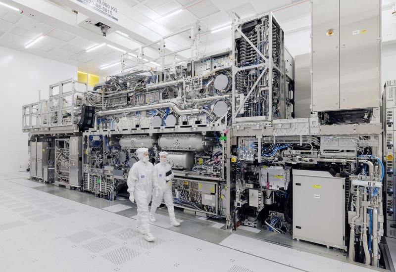 تسلم TSMC مسار Intel: لقد اشترت بالفعل آلات الليثوغرافية عالية النطاق EUV، لكن الإنتاج الضخم للرقائق باستخدامها لم يُخطط له بعد