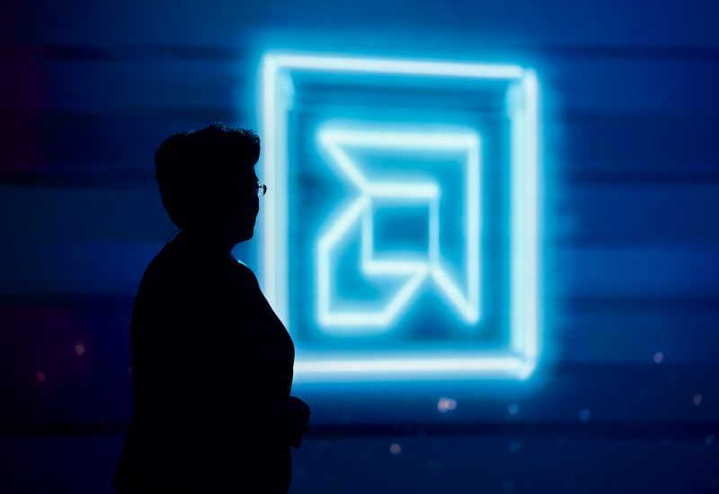 أصلت AMD إلى قيمة سوقية قياسية تبلغ 454 مليار دولار، متجاوزة إنتل بنحو ثلث قيمتها.