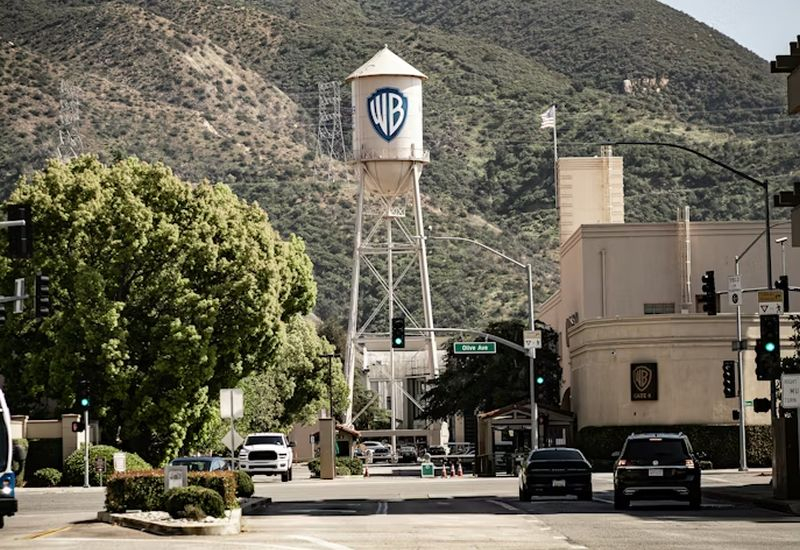 قامت شركة Paramount‑Skydance بإبرام صفقة لشراء شركة Warner Bros Discovery بمبلغ 110 مليار دولار.