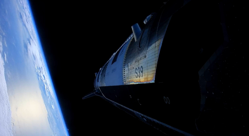 أطلقت SpaceX لأول مرة الميغا-روكيت الجديدة ستارشيب V3 إلى الفضاء - وبعد فقدان المحرك، انتهت المهمة بنجاح على أي حال
