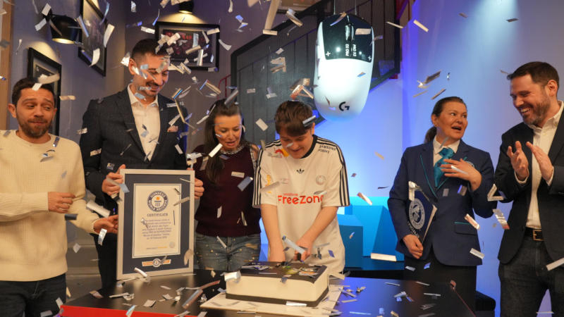 قامت Logitech G Pro X2 Superstrike بتخطي الرقم القياسي العالمي لجينيسس في عدد النقرات، ومع ذلك تم وصفها بالـ "شيت" في بعض الألعاب