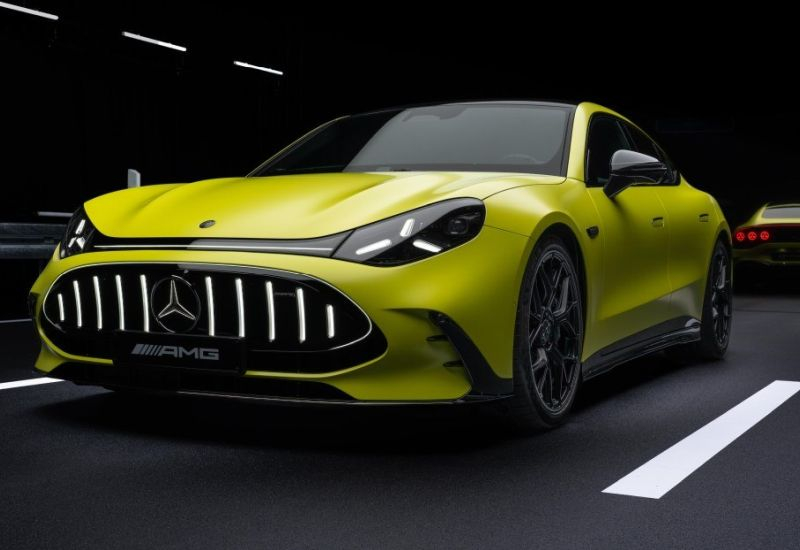 تقدمت مرسيدس-بنز بـ AMG GT، سيارة كهربائية رياضية وصلت إلى 100 كم/ساعة في ثانيتين.