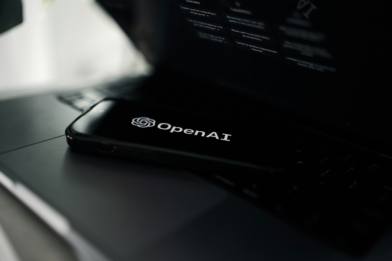 قدمت OpenAI نموذج GPT‑Realtime‑2 ونسختين صوتيتين جديدتين متاحتين فقط عبر واجهة برمجة التطبيقات (API)