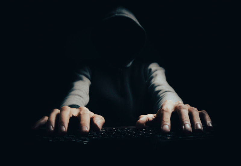 يستبدل الهاكرز الأدوار: المجموعة الجديدة PCPJack تسيطر على الشبكات المصابة.