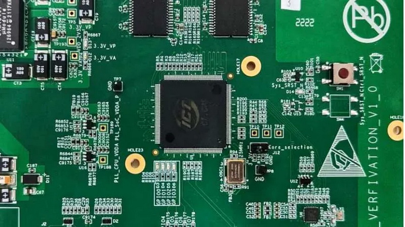 صنع وكيل ذكاء اصطناعي معالجًا كاملًا بنظام RISC-V في غضون 12 ساعة، مستخدمًا طلبًا مكوّنًا من 219 كلمة فقط