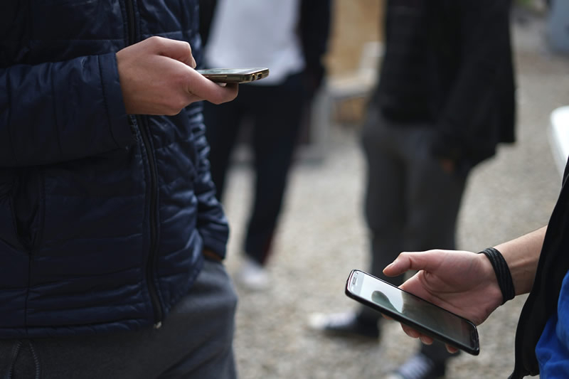 تستمر معظم الشباب الأستراليين في استخدام وسائل التواصل الاجتماعي على الرغم من القيود