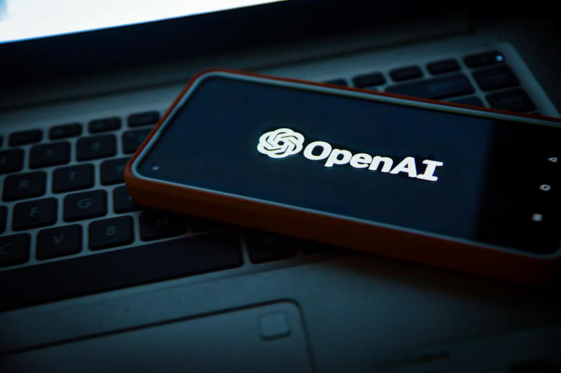 تلقى ChatGPT رفضًا بسبب تعاون OpenAI مع البنتاغون.
