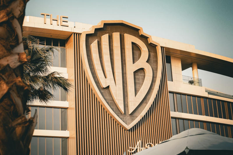 رفضت نتفليكس شراء Warner Bros؛ فازت Paramount.