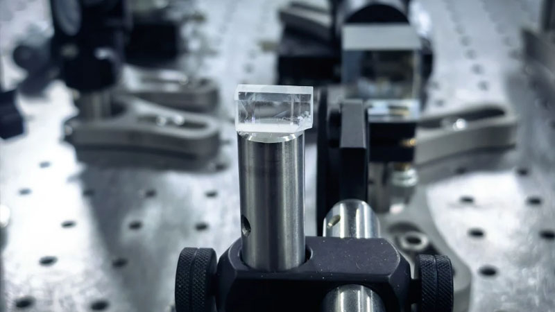 تم تطوير في الصين ليزر صلب مدمج للوصول إلى نطاق VUV الذي كان غير متاح من قبل، ما يفتح إمكانيات جديدة في البحوث العلمية والتقنيات الفضائية وتصنيع الشرائح.