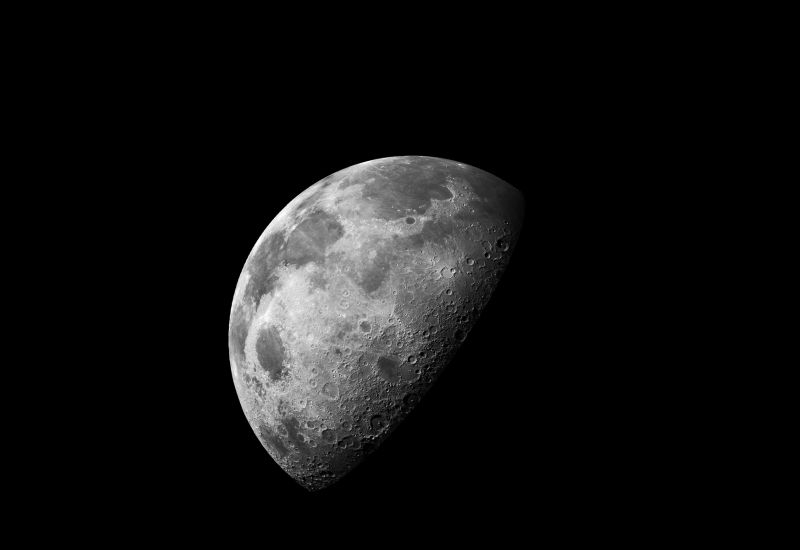 يخطط إيلون ماسك لبناء شبكة فضائية للذكاء الاصطناعي على القمر، باستخدام كاتابلة عملاقة لإطلاقها.