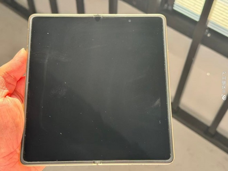 أوبو وهونور تستعدان لإطلاق هواتف قابلة للطي بدون ثني شاشة – هذا حلاً جديدًا بالفعل.