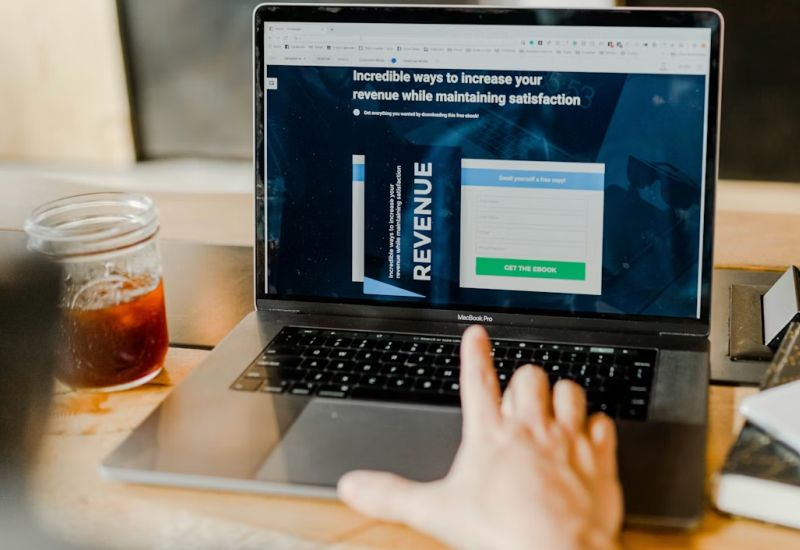 تجذب تطبيقات الذكاء الاصطناعي المزيد من الإيرادات عند الإطلاق مقارنة بالتطبيقات التقليدية، لكن احتفاظ المستخدمين بها ينخفض بسرعة