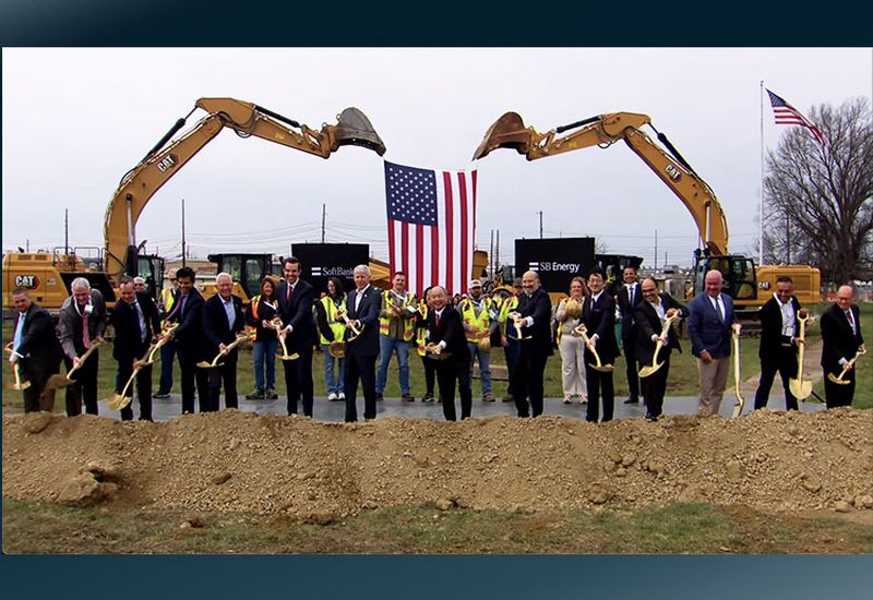 يعمق سافتيبانك تدريجياً في دين متعدد المليارات، موضعًا الذكاء الاصطناعي كعامل أساسي للتطور