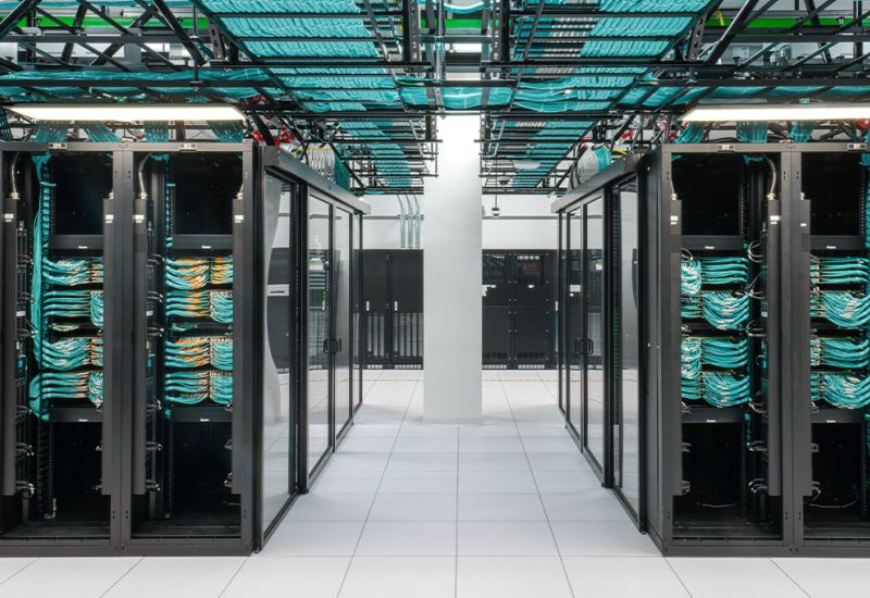 تخطط الولايات المتحدة لتقييد بيع شرائح الذكاء الاصطناعي من NVIDIA و AMD للشركات التي تنشئ مراكز بيانات محلية.