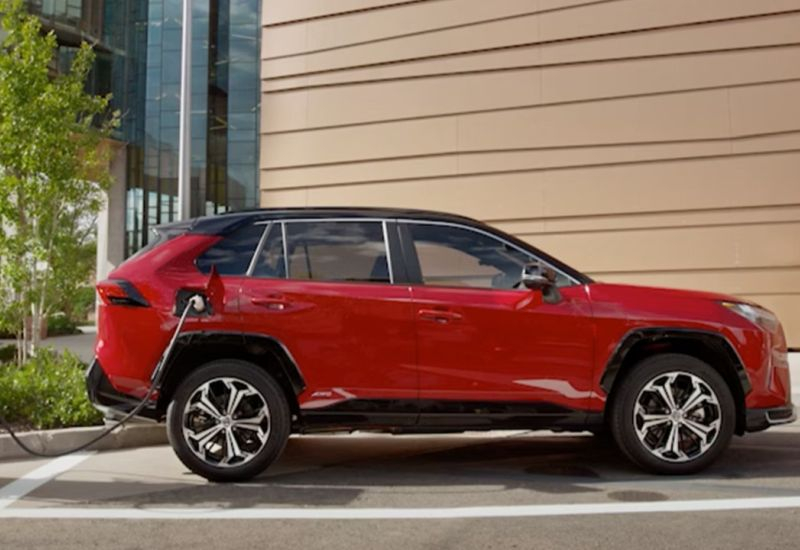 أظهر البحث أن الهجينات القابلة للشحن تستهلك كمية أكبر بكثير من الوقود مما هو معلن.