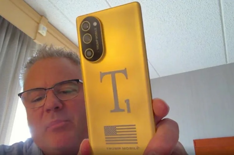 تمتلك شركة Trump Mobile تصميمًا جديدًا لهاتف ذكي T1 Phone وشرحت أسباب تأخير إطلاقه