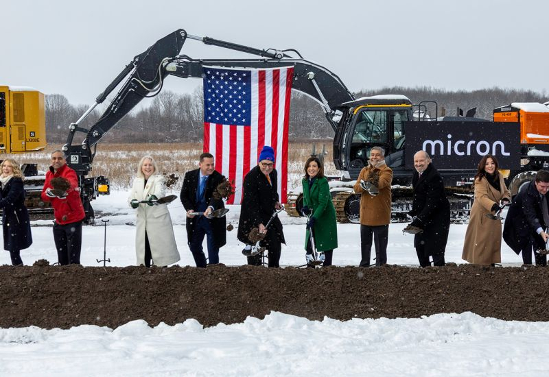 ميكرون تعد بمكافحة نقص الذاكرة من خلال زيادة استثمارات رأس المال بشكل كبير، بينما المستثمرون متشككون في ذلك