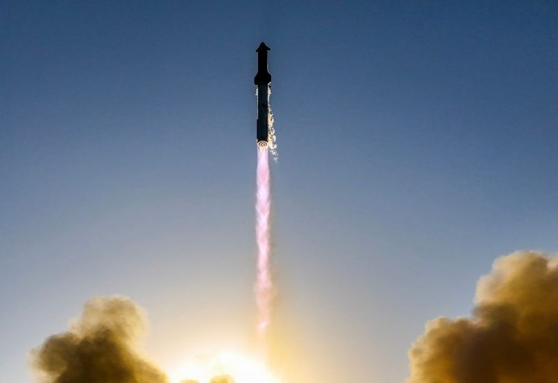 تؤجل SpaceX خطة المريخ للتركيز على القمر في عام ٢٠٢٦.