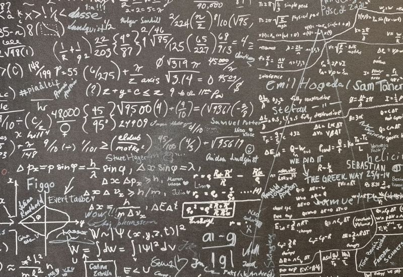 من تحليل القطط إلى نظرية إردوش: يهاجم الذكاء الاصطناعي القمم الرياضية بشكل متزايد